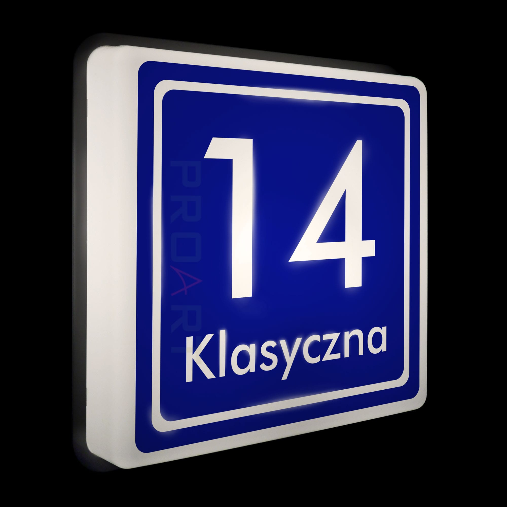 Podświetlany numer na dom 230V Popularny wzór K+ z czarną ramką maskującą.